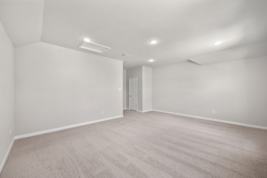 Spacious, unfurnished interior of a new home in Trinity Ranch, Elgin (Image 29).