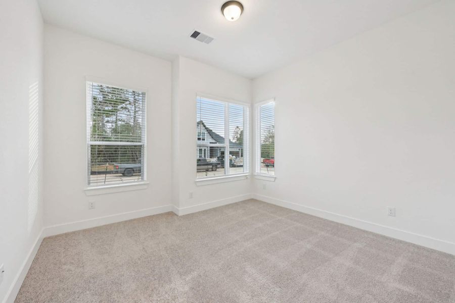 Spacious, unfurnished interior of a new home in Kresston, Montgomery (Image 28).