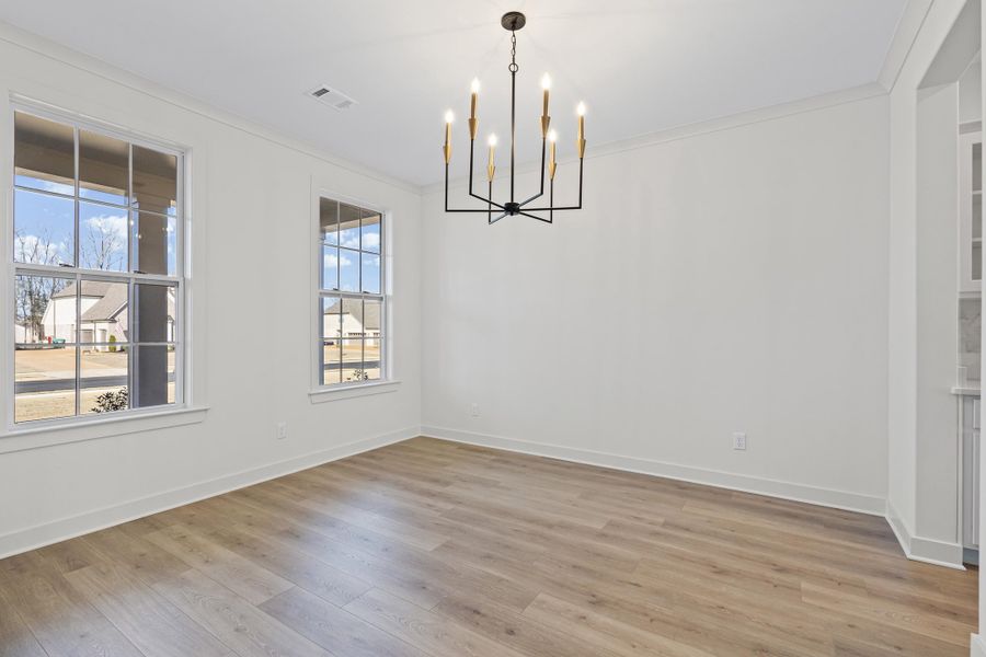 Spacious, unfurnished interior of a new home in White Oak, Arlington (Image 22).