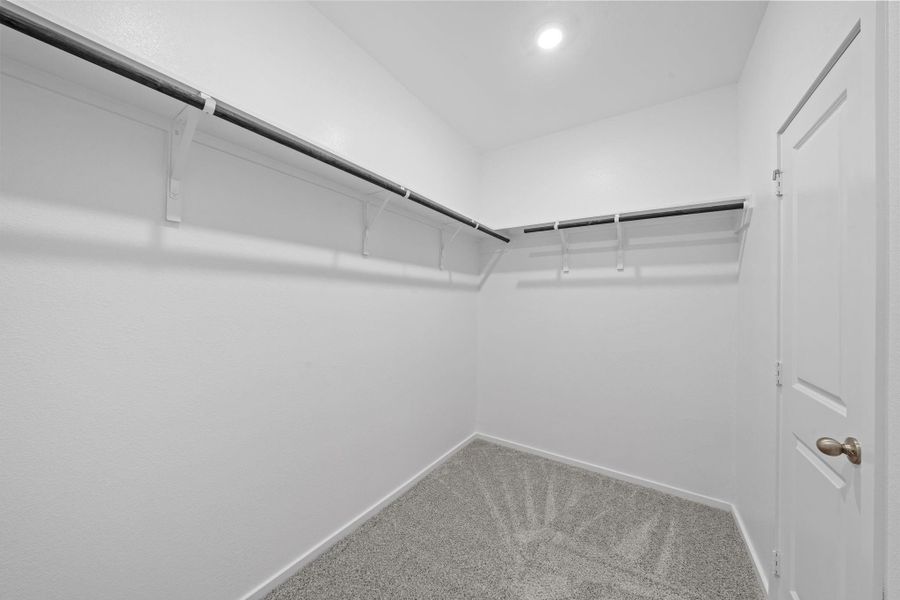Spacious, unfurnished interior of a new home in Creekhaven, Rosharon (Image 17).