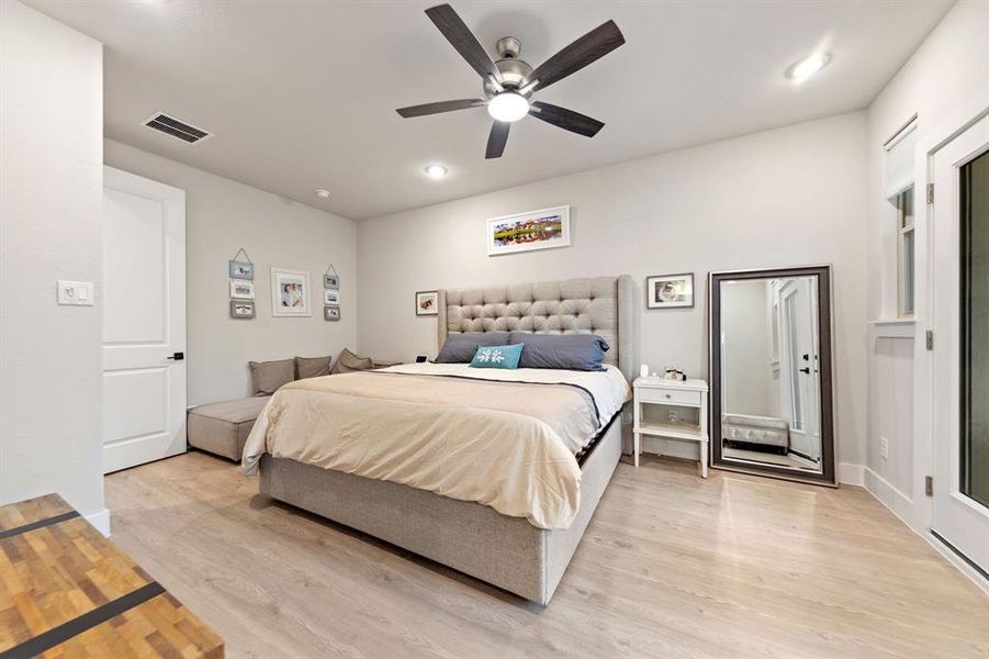 Furnished interior view inside a new home in , Dallas (Image 15). Furnished interior view inside a new home in , Dallas (Image 15).