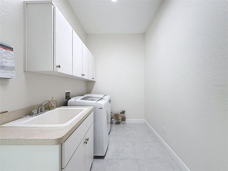 Furnished interior view inside a new home in , Spring Hill (Image 40).