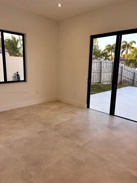 Spacious, unfurnished interior of a new home in , Deerfield Beach (Image 11).