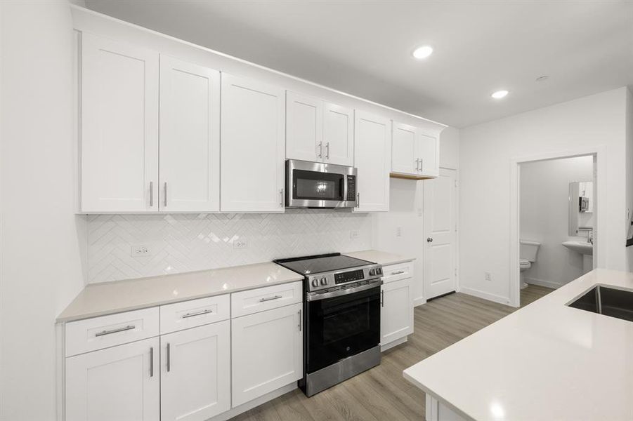 7621 Dakota- Kitchen-7468