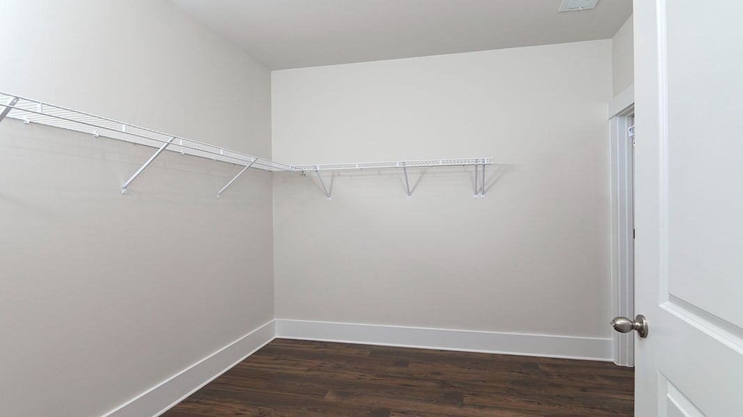 Spacious, unfurnished interior of a new home in Cross Creek, Lexington (Image 28).