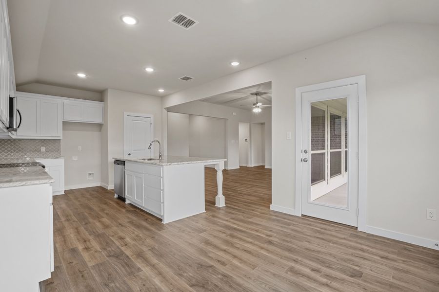 Representative unfurnished interior of a home built from the Waterford III by Cheldan Homes in Stoneview, Glen Rose (Image 35).