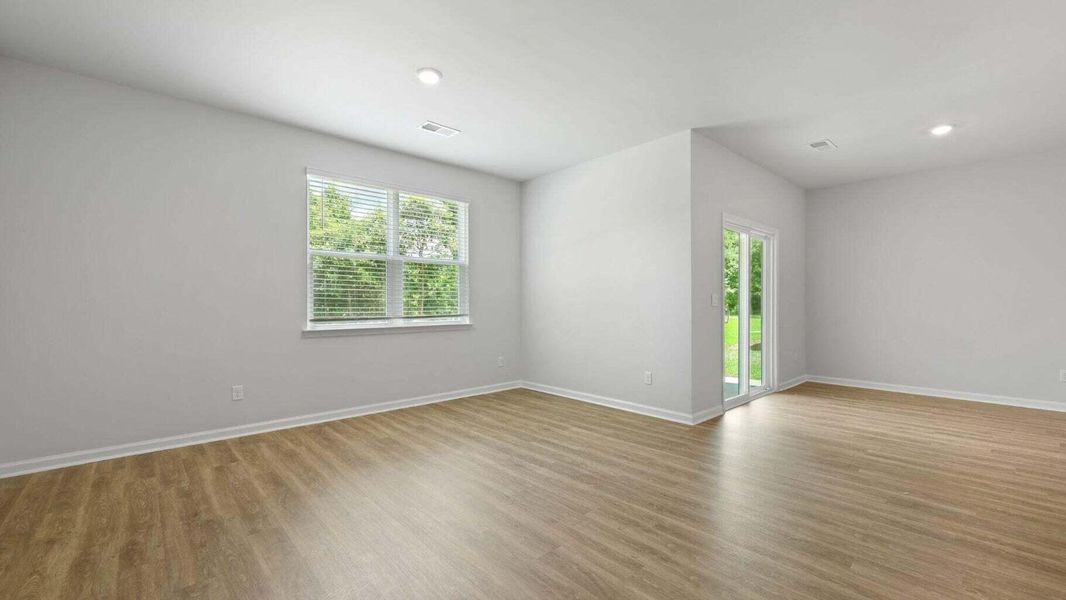 Spacious, unfurnished interior of a new home in , Summerville (Image 10).