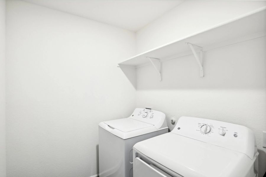 Representative interior finishes for a home built from the Glory by Starlight Homes in Broadmoor Village, Cedar Hill (Image 14).