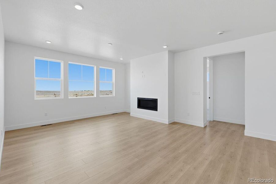 697 Bradley Circle ~ Ready Now