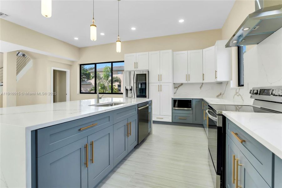 Furnished interior view inside a new home in , Plantation (Image 20).