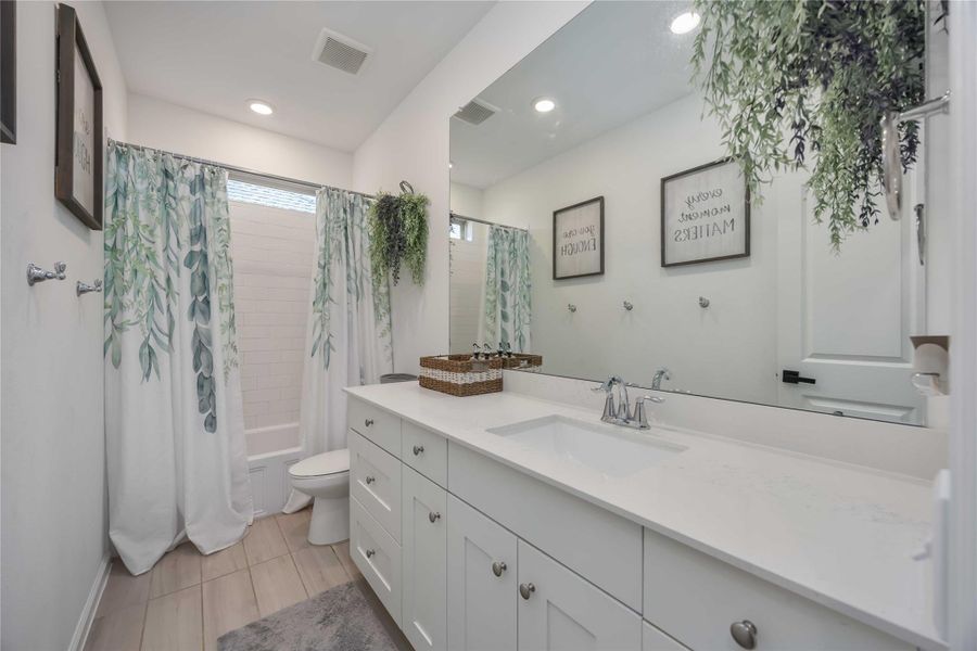 Furnished interior view inside a new home in Balmoral: Avante Collection, Houston (Image 17). Furnished interior view inside a new home in Balmoral: Avante Collection, Houston (Image 17).