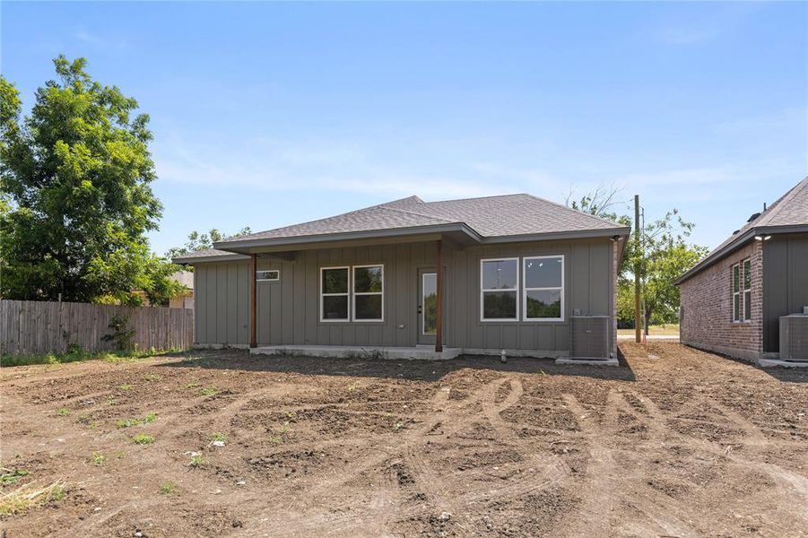 Exterior details and patio area of a home in , McGregor (Image 3).