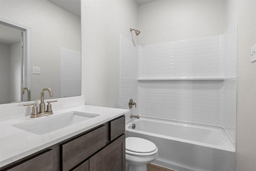 Bathroom with washtub / shower combination and vanity