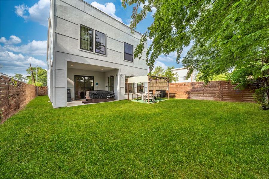 Exterior details and patio area of a home in , Dallas (Image 24).
