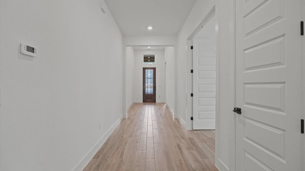 Spacious, unfurnished interior of a new home in 6 Creeks, Kyle (Image 12).