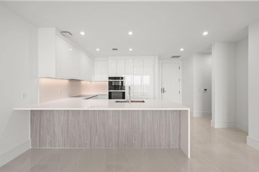 220 Lake Shore Drive - 7.jpg-SMALL