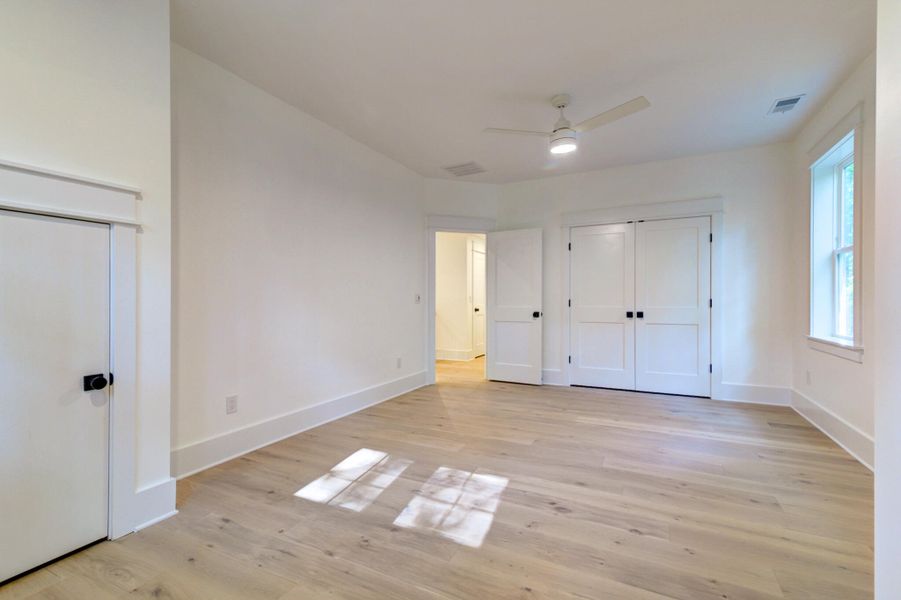 Spacious, unfurnished interior of a new home in , Hollywood (Image 40).