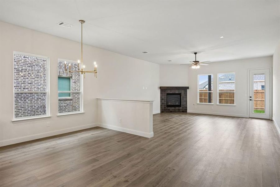 Spacious, unfurnished interior of a new home in Country Lakes, Denton (Image 13).