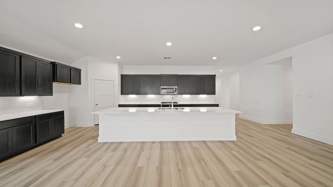 Furnished interior view inside a new home in Silverthorne, Conroe (Image 6).