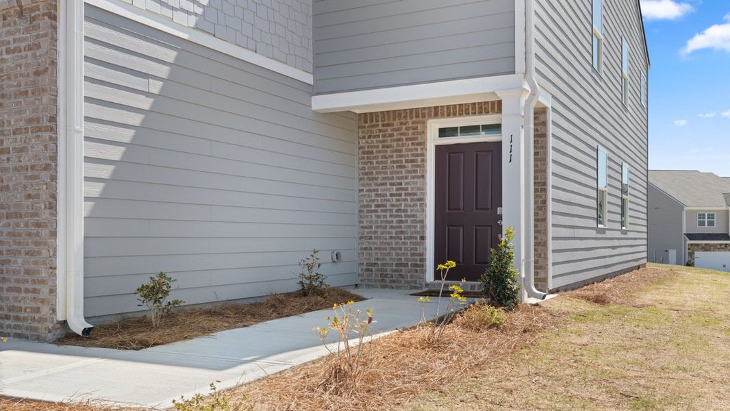 Representative exterior details of a home built from the Elston by D.R. Horton in Rolling Meadows, Jasper (Image 3).