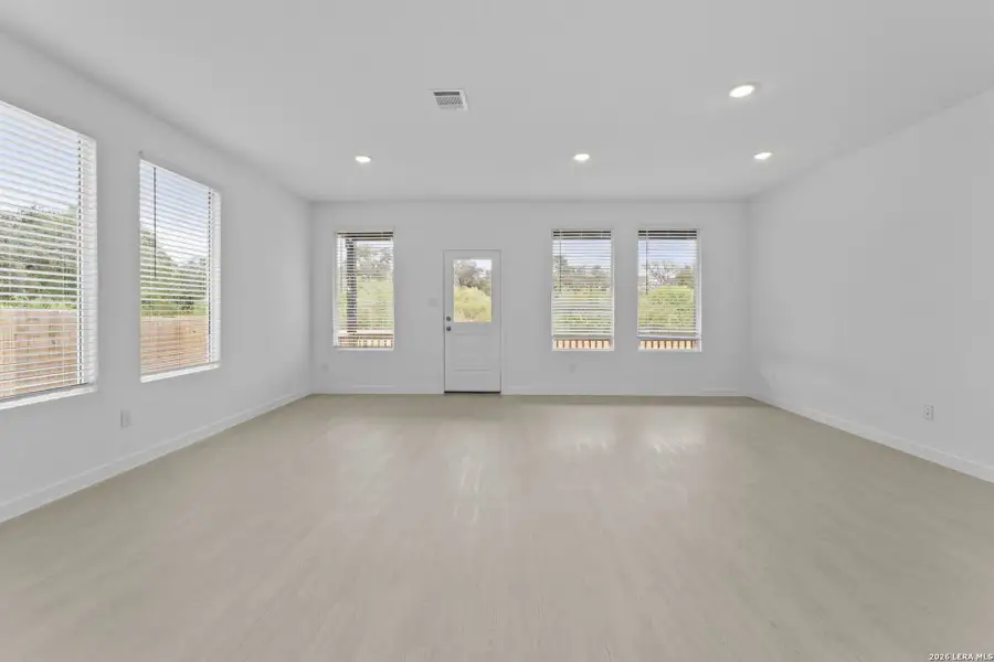 Spacious, unfurnished interior of a new home in Brookmill, San Antonio (Image 25).