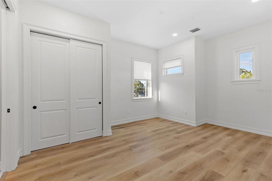 Spacious, unfurnished interior of a new home in , St. Petersburg (Image 44).