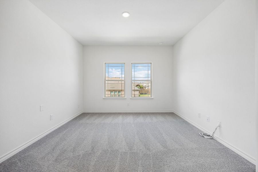 Spacious, unfurnished interior of a new home in Country Lakes, Denton (Image 31).