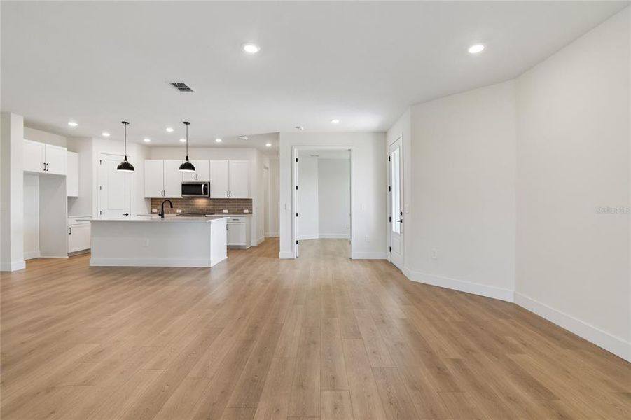 Spacious, unfurnished interior of a new home in Gracewater at Sarasota, Sarasota (Image 28).