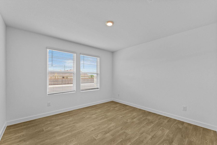 Spacious, unfurnished interior of a new home in Sonoma Oaks, Fredericksburg (Image 16).