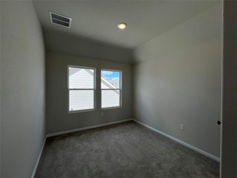 Spacious, unfurnished interior of a new home in Rolling Glen, Hutto (Image 23).