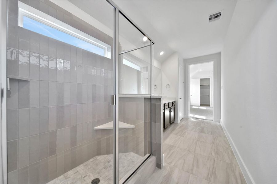 Furnished interior view inside a new home in , Rosharon (Image 7).