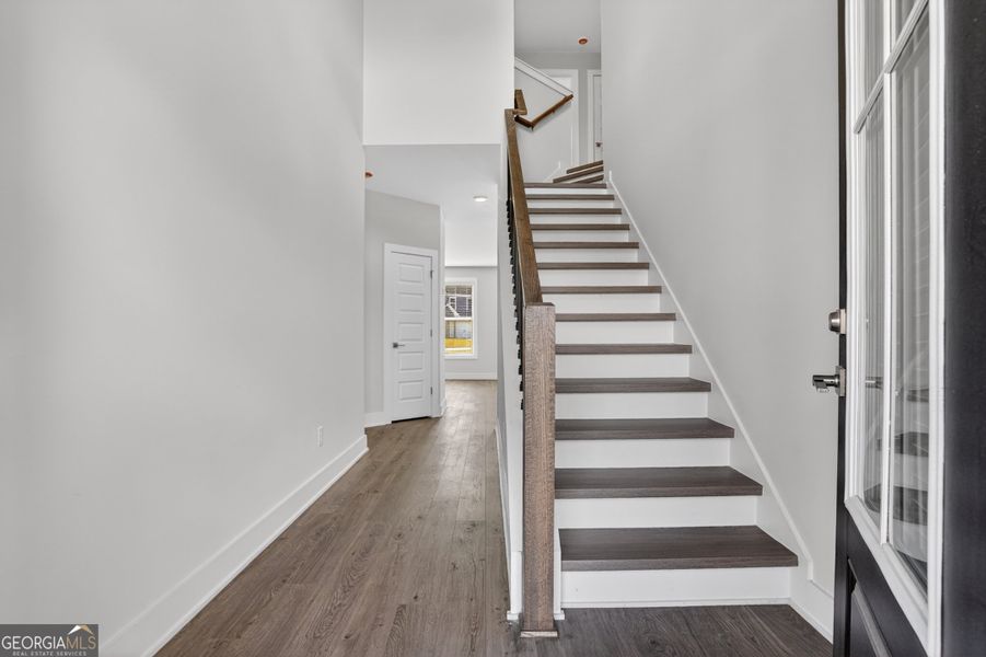 Spacious, unfurnished interior of a new home in The Fairways at Mirror Lake, Villa Rica (Image 22).