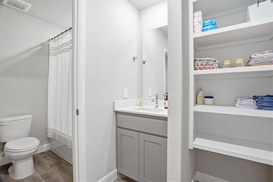 Furnished interior view inside a new home in Sandstone Estates, Granbury (Image 13).