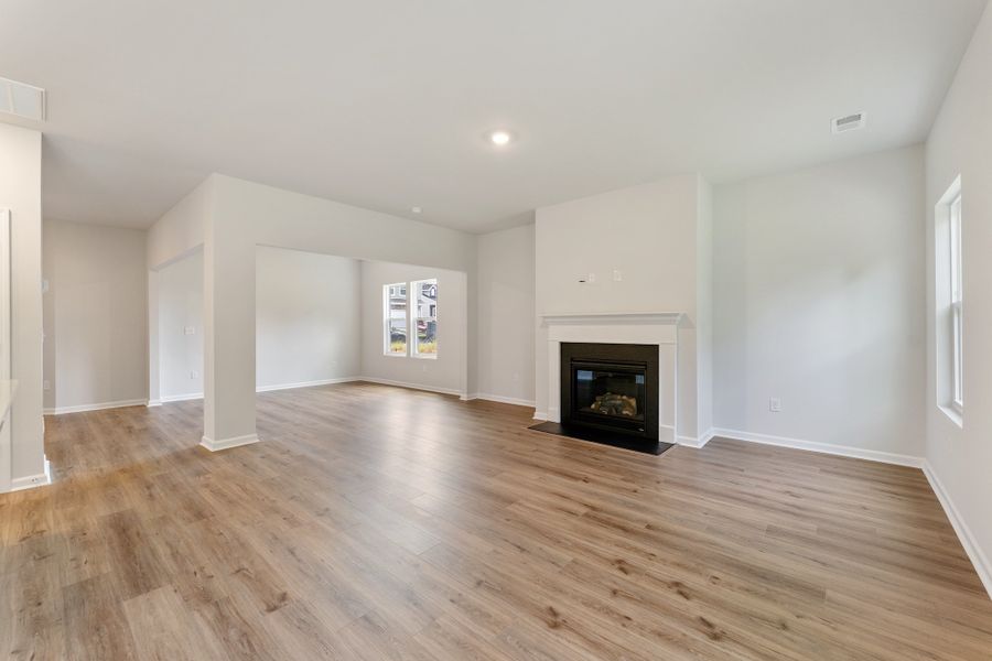 Spacious, unfurnished interior of a new home in Richmond Hill, Inman (Image 21).
