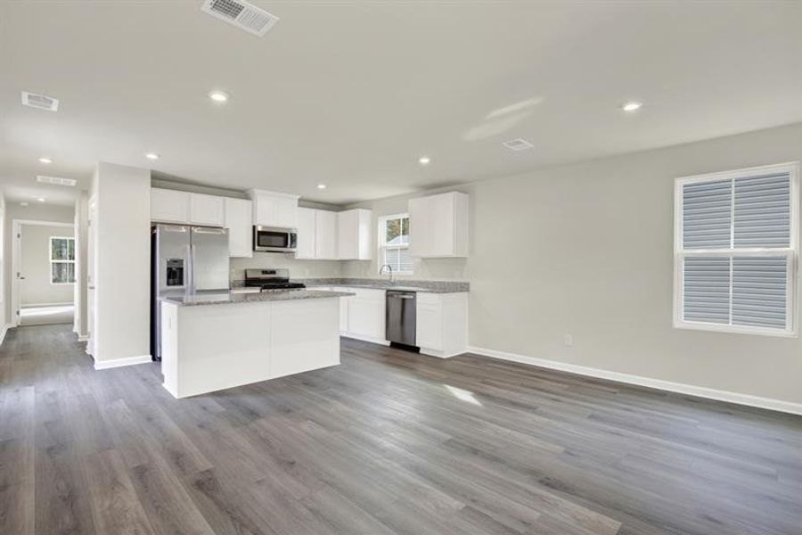 Image 18 of a home in Royal Oaks Cottages.