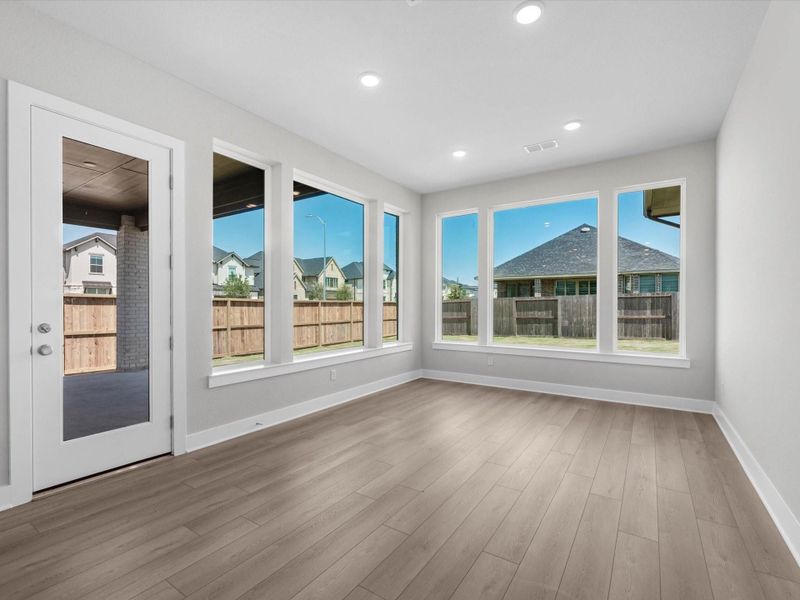 Spacious, unfurnished interior of a new home in Cross Creek Ranch 65′, Fulshear (Image 15).