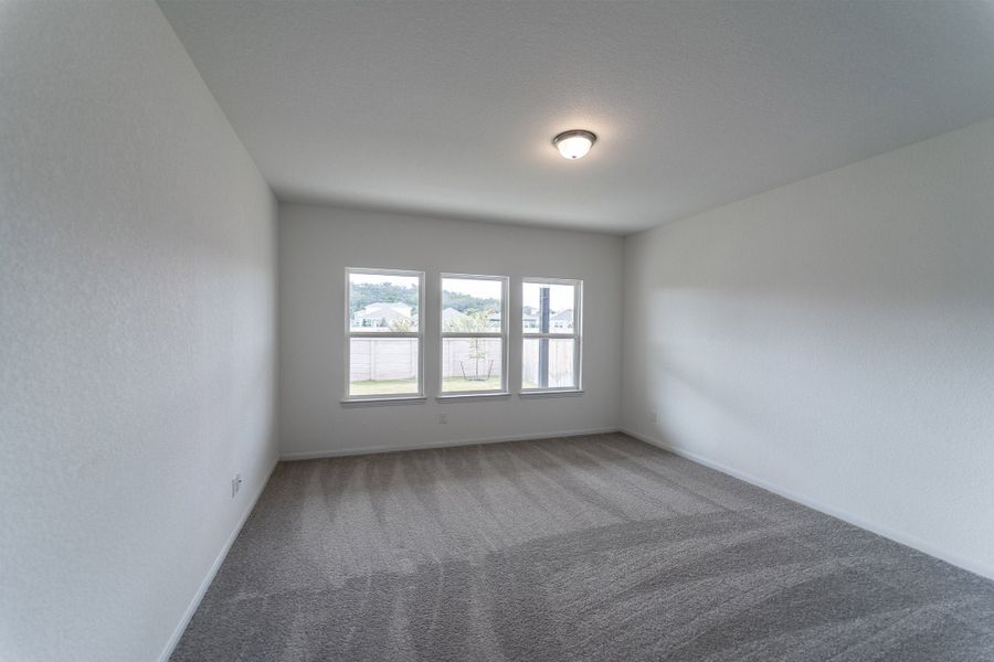 Spacious, unfurnished interior of a new home in Hunter's Ranch, San Antonio (Image 13).