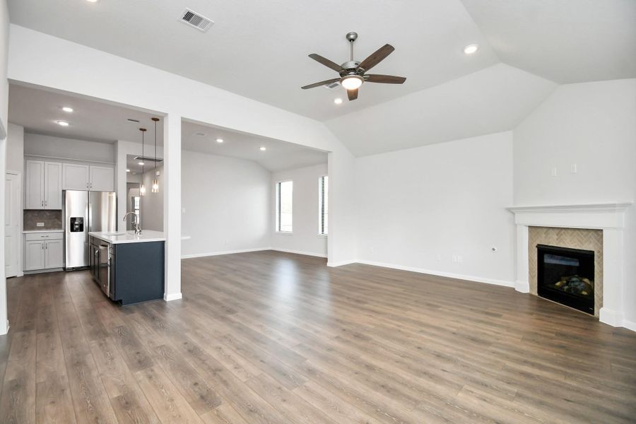 Spacious, unfurnished interior of a new home in Arabella on the Prairie: Premier Collection, Richmond (Image 37).