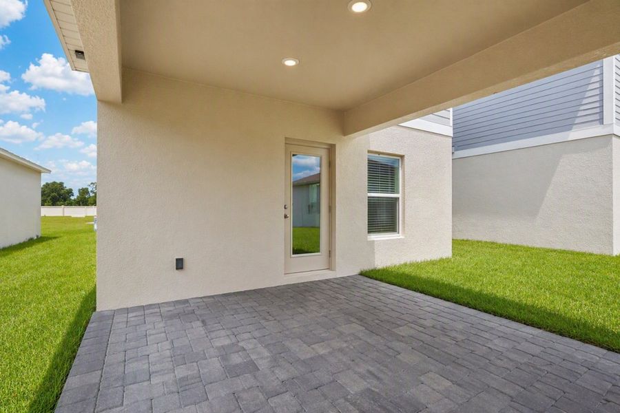 Exterior details and patio area of a home in Pasadena Ridge, Dade City (Image 4). Exterior details and patio area of a home in Pasadena Ridge, Dade City (Image 4).