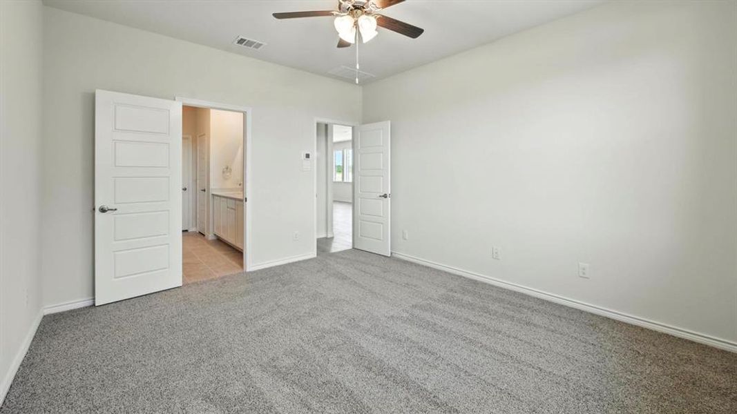 Spacious, unfurnished interior of a new home in Winchester Crossing, Princeton (Image 14).