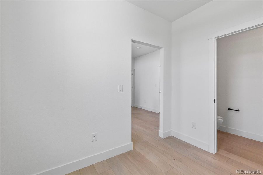 Spacious, unfurnished interior of a new home in Dillon Pointe - Skyview, Broomfield (Image 18).