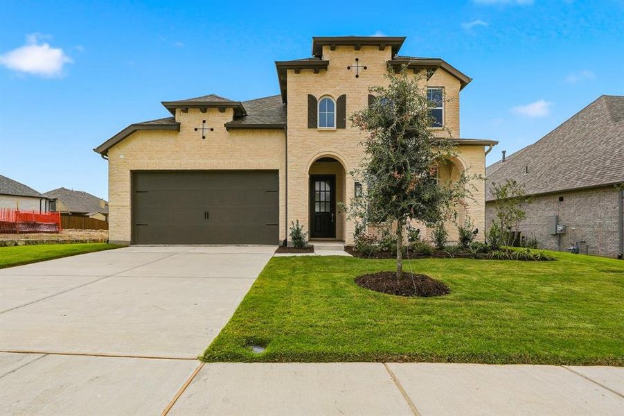 Exterior details and patio area of a home in Devonshire, Forney (Image 1).