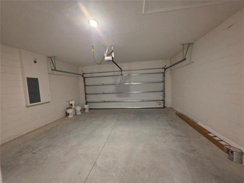 Spacious, unfurnished interior of a new home in Hammock Reserve, Haines City (Image 8).