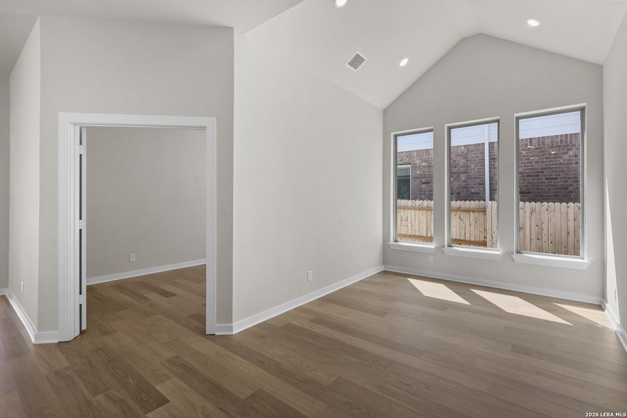 Spacious, unfurnished interior of a new home in Stillwater Ranch, San Antonio (Image 21).