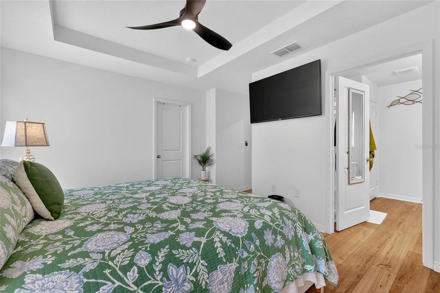 Furnished interior view inside a new home in , Clermont (Image 8).