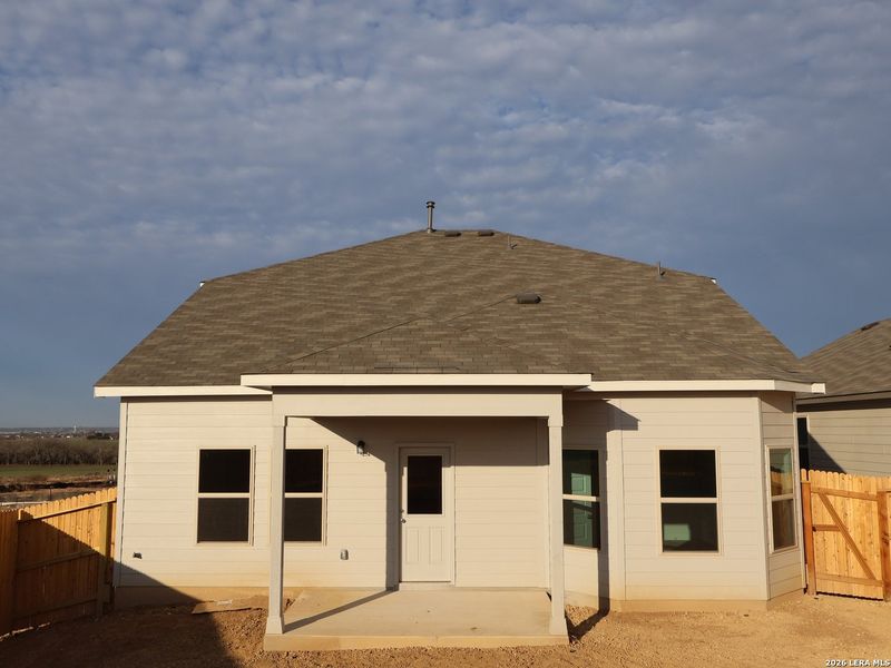 Exterior details and patio area of a home in Mesquite Ridge, San Antonio (Image 4).