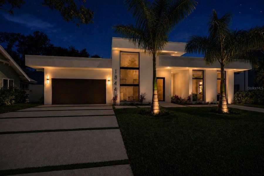 Front exterior of a new home in , Bradenton, FL, highlighting curb appeal (Image 21).