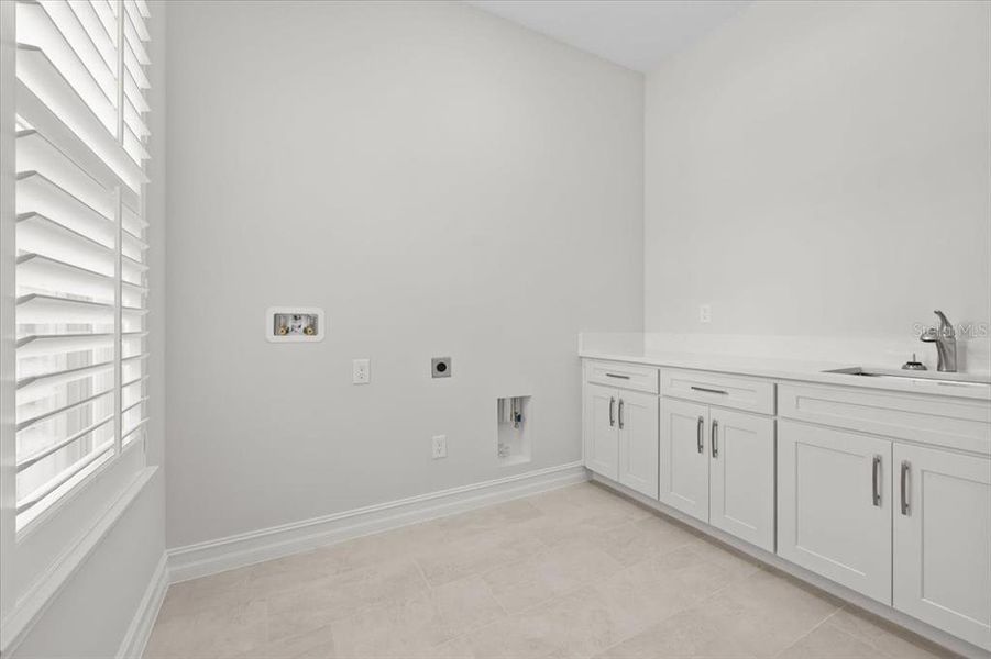Spacious, unfurnished interior of a new home in Southern Hills Plantation, Brooksville (Image 20).