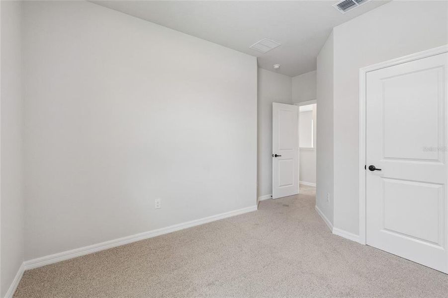 Spacious, unfurnished interior of a new home in Eastlyn, Bradenton (Image 15).