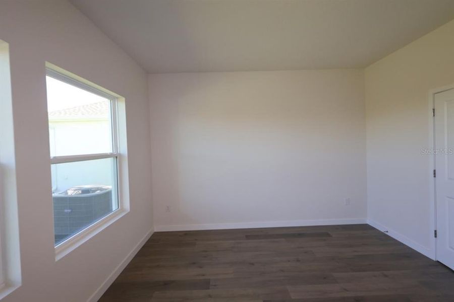 Spacious, unfurnished interior of a new home in , Apollo Beach (Image 14).